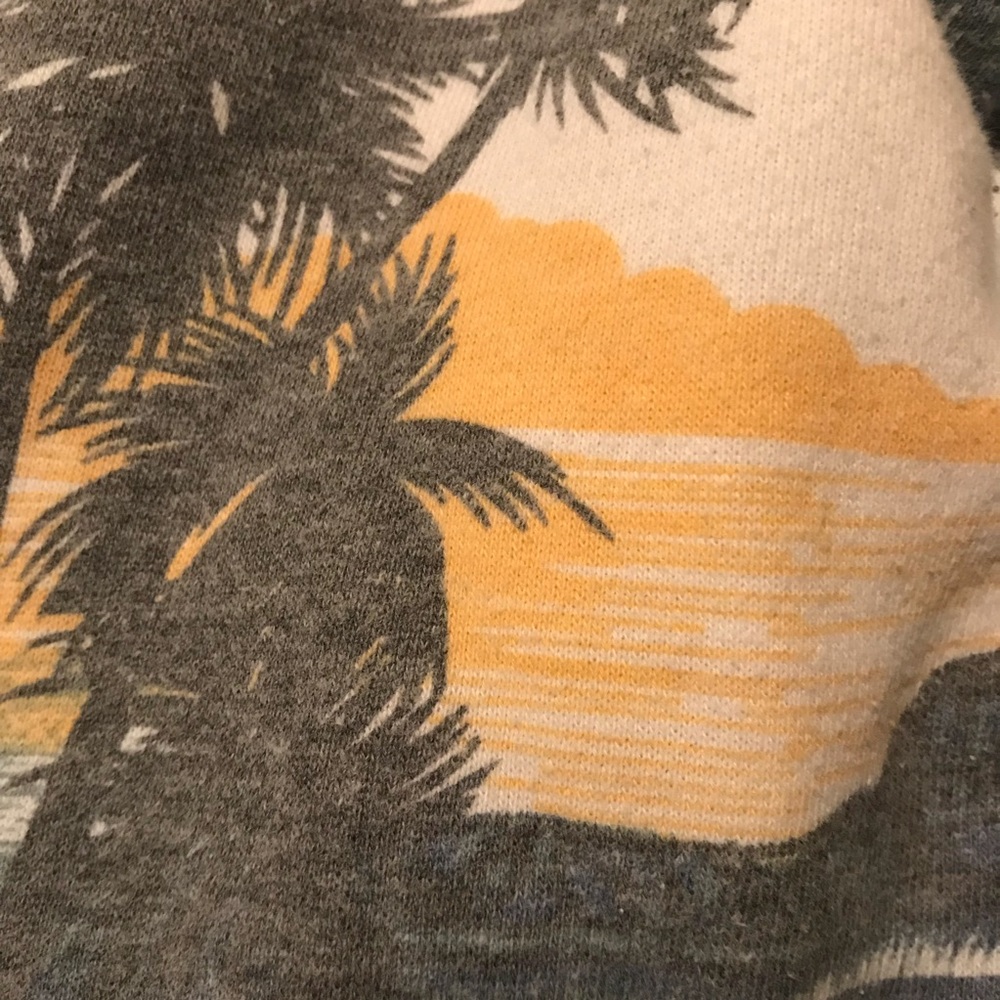 Hurley sweatshirt. - Picture 4 of 4